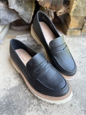 Pierre Dumas Black Burnished Oxford Loafers w/cream Traction Sole Sz-8.5M. Loc W